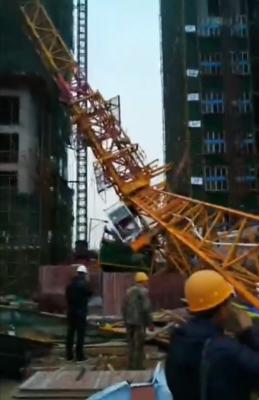 陜西漢中一在建工地塔吊倒塌致3人死亡