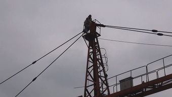 塔吊上的生死一線 消防官兵緊急營(yíng)救輕生女子