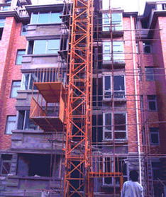 物料提升機與塔式起重機 以萬豐塔機為例探析現代建筑施工關鍵設備