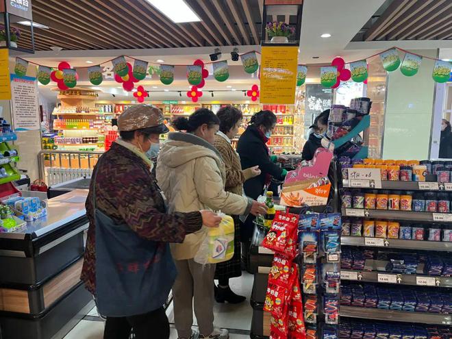 五一假期 我市菜籃子貨豐價穩(wěn)，日用百貨銷售紅火